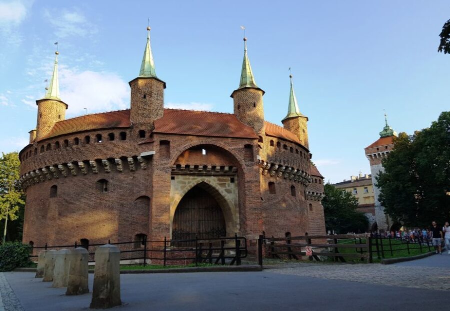 Krakow: City Tour by Electric Golf Cart - Kazimierz: synagogues, old cemeteries, and atmospheric streets without the marathon