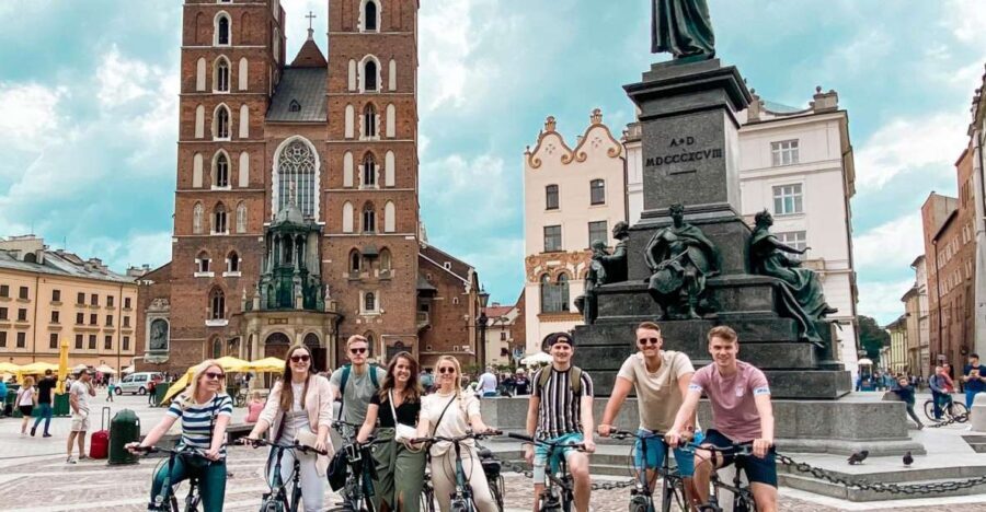 Krakow: Complete Bike tour with all the highlights - Meeting at Mijn Krakau Tours and Getting Rolling