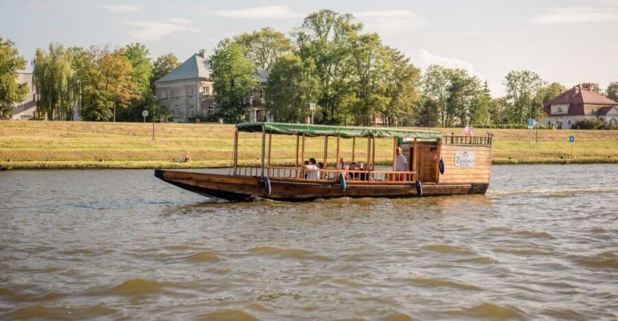 Krakow: Early Bird Vistula River Sightseeing Cruise - Key highlights to look for on the water