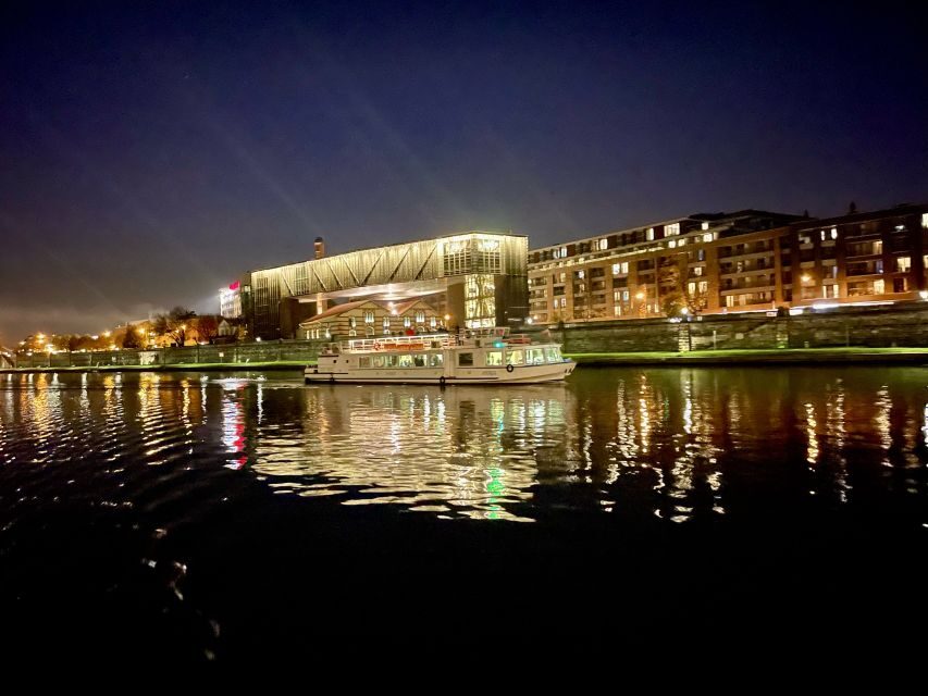 Krakow: Evening Cruise with a Glass of Wine - A 1-hour Wawel-to-Podgórze cruise on the Vistula
