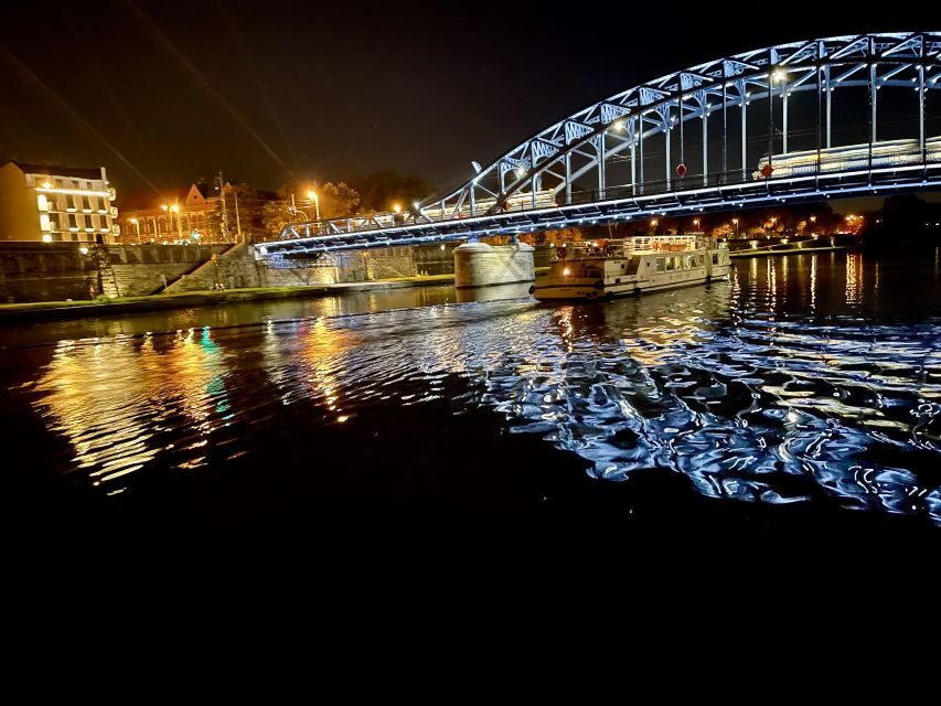Krakow: Evening Cruise with a Glass of Wine - Price and drink options: how the wine fits