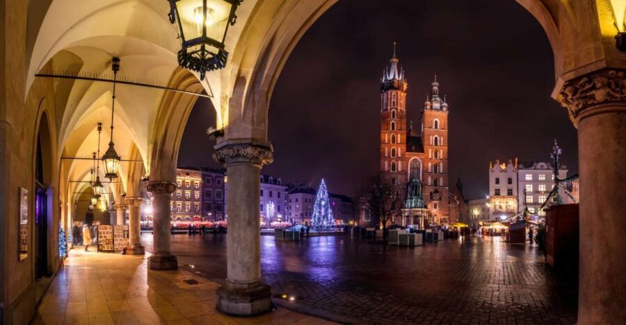 Krakow: Evening Walking Tour with Spooky Stories - The Route: From Florian Gate to the Heart of Old Town