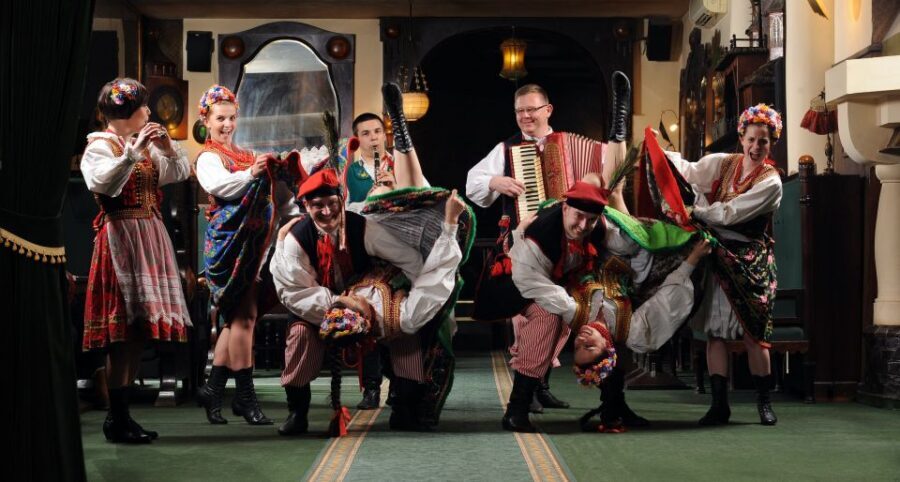 Krakow: Folk Show & 3-Course Dinner at Jama Michalika Café - Jama Michalika Café: the Old Town room where the night starts
