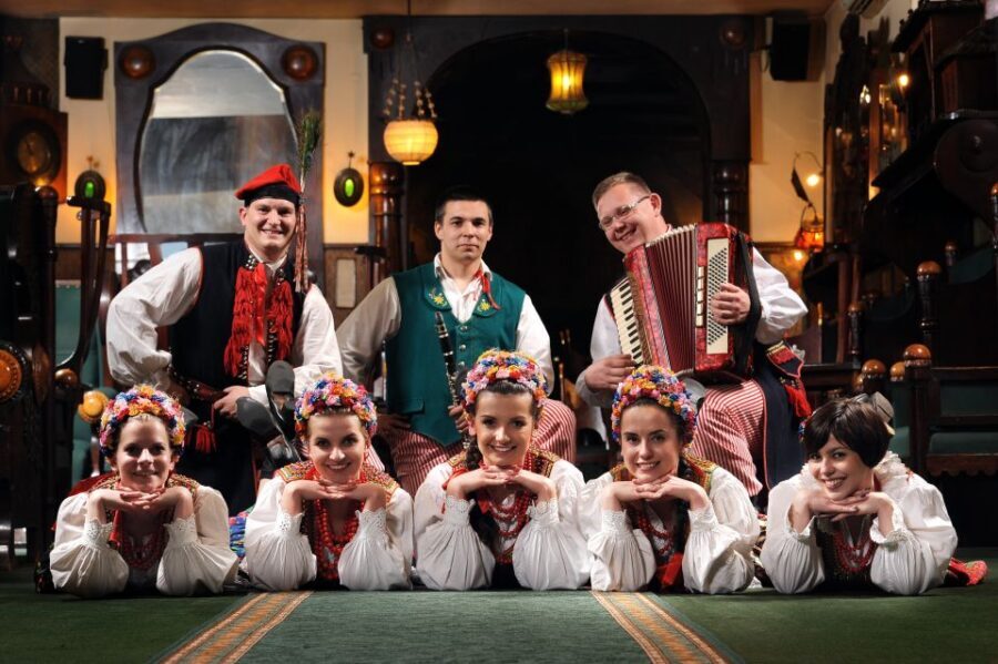 Krakow: Folk Show & 3-Course Dinner at Jama Michalika Café - Two 25-minute folk shows with dancing you’ll probably join