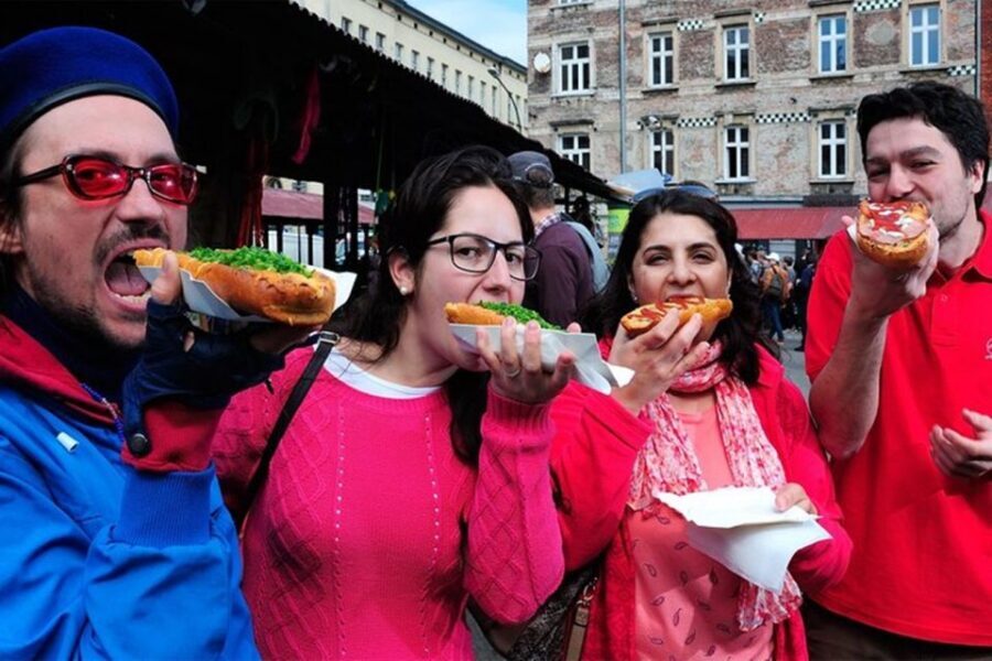 Krakow Food Tour: Polish Flavours & Local Stories - Meeting at Mały Rynek 4 and Getting Oriented Fast