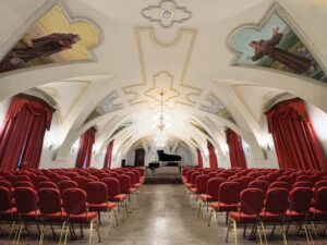 Krakow: Frédéric Chopin Classical Music Candlelight Concert - The Concert Flow: Welcome, Chopin Context, Then Two Performance Blocks