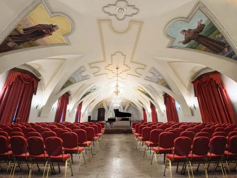Krakow: Frédéric Chopin Classical Music Candlelight Concert - The Concert Flow: Welcome, Chopin Context, Then Two Performance Blocks