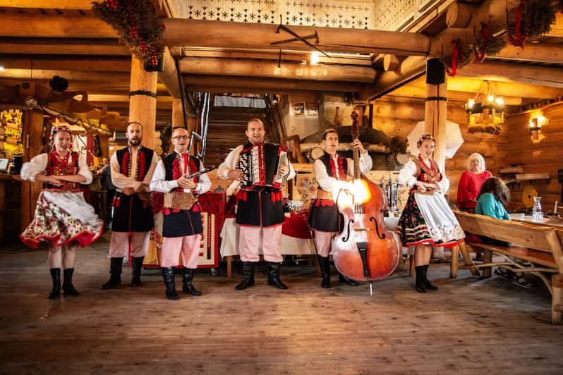 Krakow: Full Traditional Polish Dinner & Folk Show - Unlimited drinks: how the pacing feels in practice