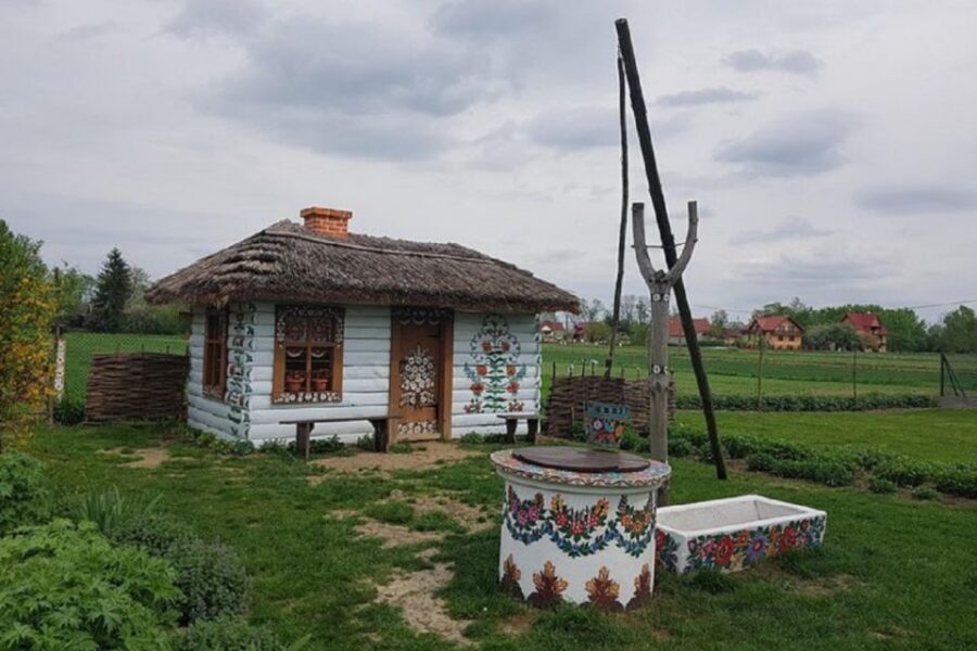 Krakow: Guided Day Tour of Zalipie Village & Museum Entry - How the guide-driver experience shapes your visit