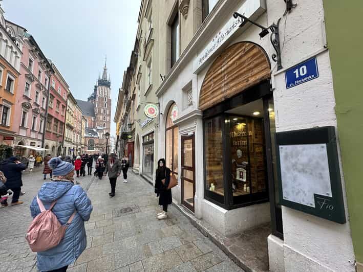 Kraków: Guided Tour of the Torture Museum - Key things to know before you go