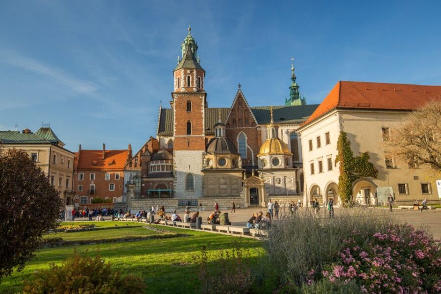 Krakow: Guided Wawel Tour, Lunch, and Vistula River Cruise - Dress Code and the Reality of Pace