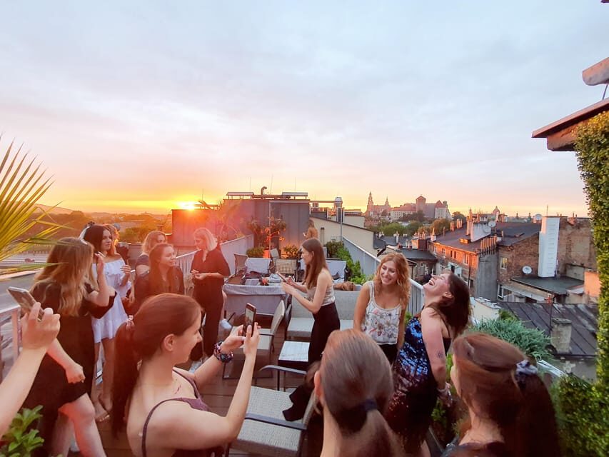 Krakow: Hidden Rooftop Bar Reservation with 1 Cocktail - Wawel and the Vistula: why the view matters more than you’d expect