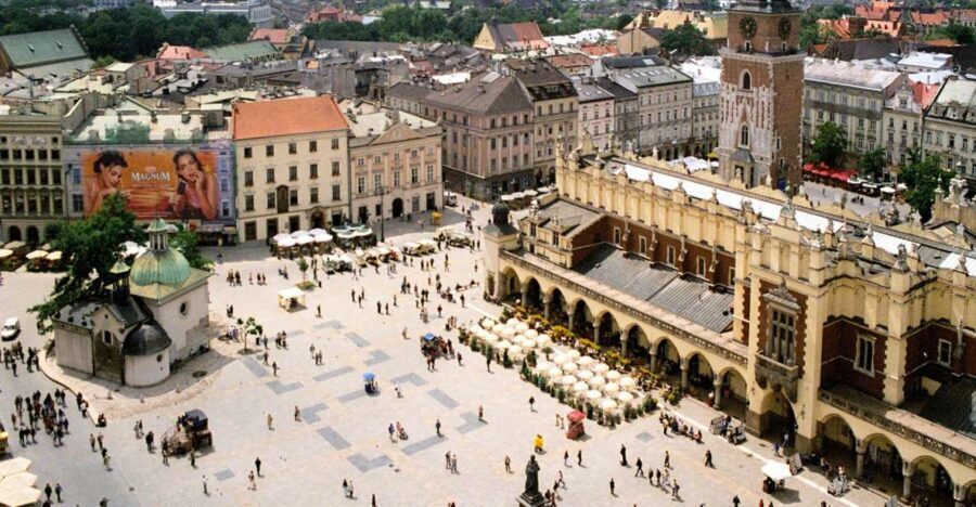 Krakow: Highlights of Old & New Town Private Walking Tour - Inside Wawel Cathedral: coronations and royal tombs