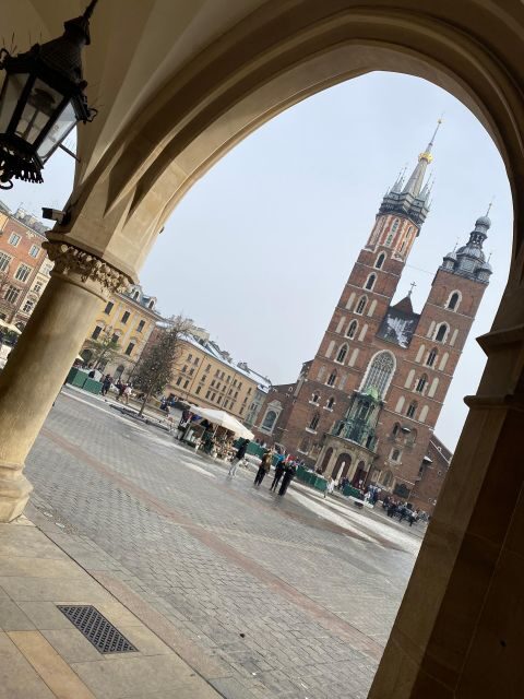 Kraków in a nutshell - walking tour - ZeeTour meeting point and the easiest start for first-timers