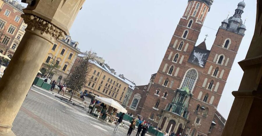 Kraków in a nutshell - walking tour - St. Mary’s Basilica and Czartoryski Museum: faith, art, and context