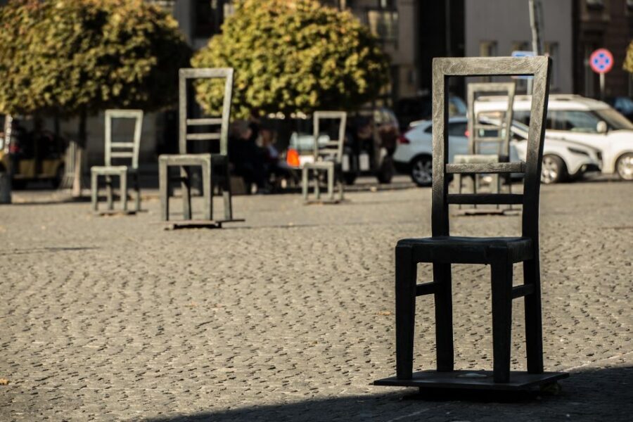Krakow: Jewish Ghetto Walking Tour - Ghetto Heroes Square and the chair memorial that does the talking