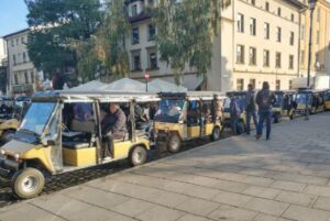 Krakow: Jewish Quarter and Ghetto Electric Golf Cart Tour - Finding the Meeting Point and Settling Into the Cart