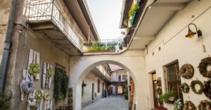 Krakow: Jewish Quarter and Schindler's Factory Guided Tour - Meeting on the Steps of the Old Synagogue: Get Your Bearings Fast