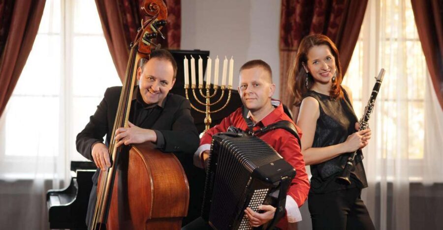 Krakow: Jewish-Style Klezmer Music Concert - Inside Dębinskim: The 15th-Century Tenement That Makes the Music Feel Personal