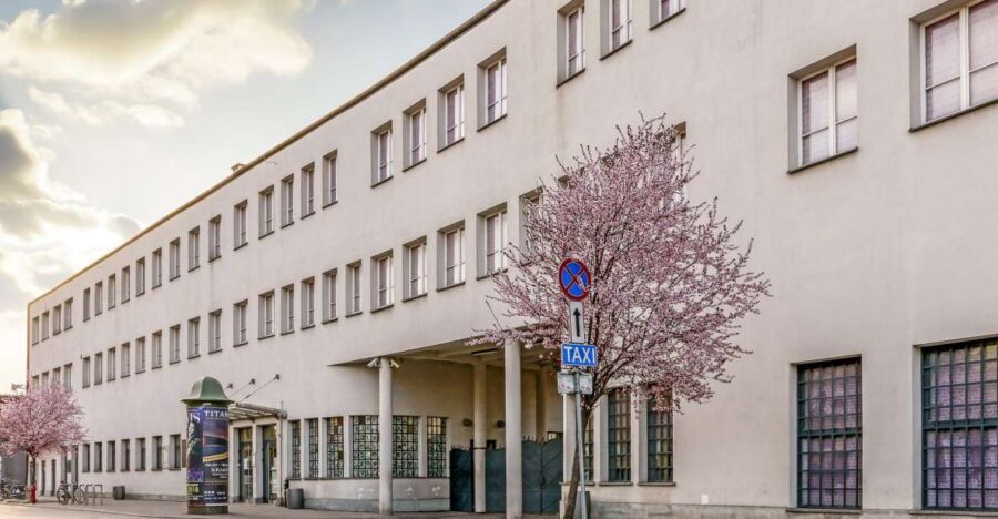 Krakow: Kazimierz by Golf Cart and Schindler's Factory Tour - Price and value: is $80 for 3 hours worth it?