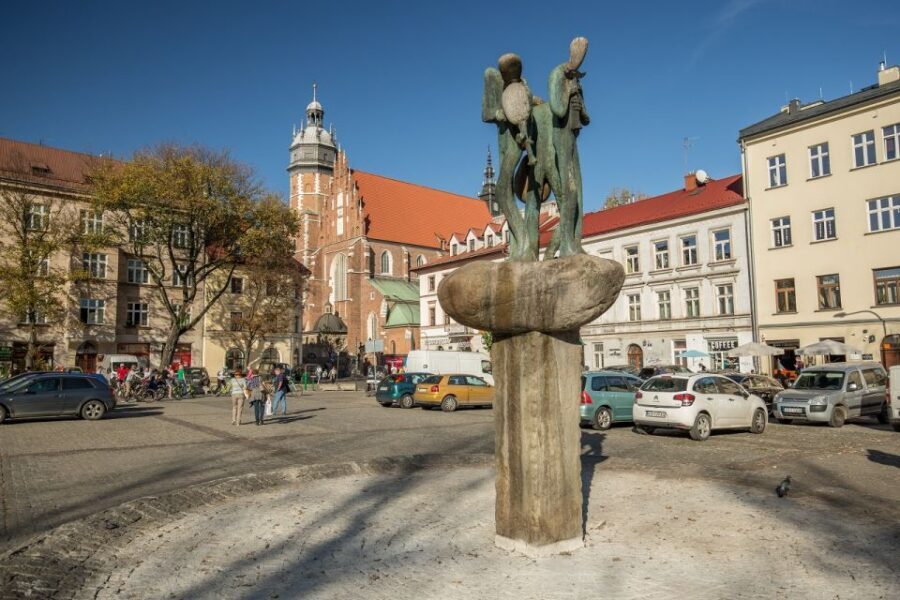 Krakow: Kazimierz Jewish Quarter Guided Walking Tour - Entering Kazimierz: What You’re Really Walking Through