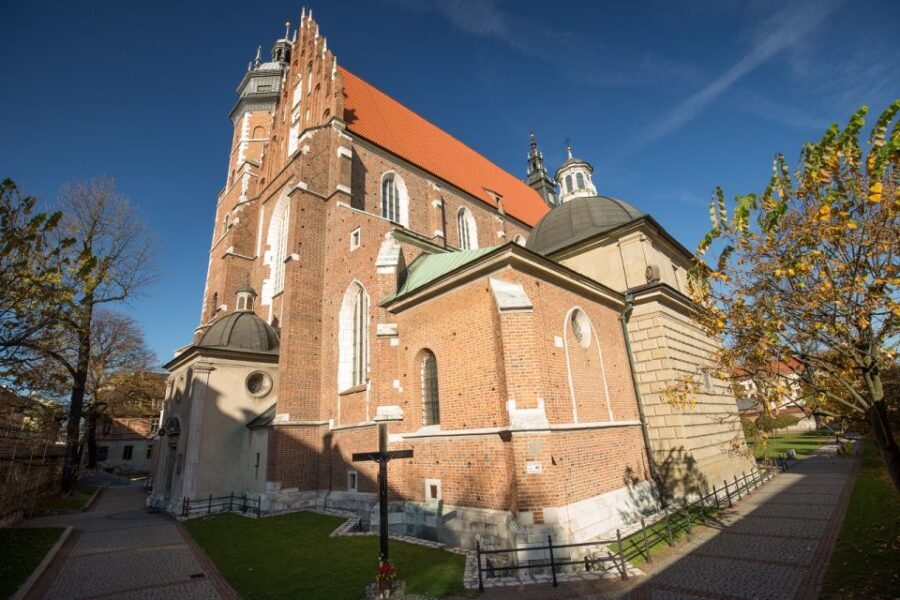 Krakow: Kazimierz Jewish Quarter Guided Walking Tour - Outdoors, Weather, and What to Bring