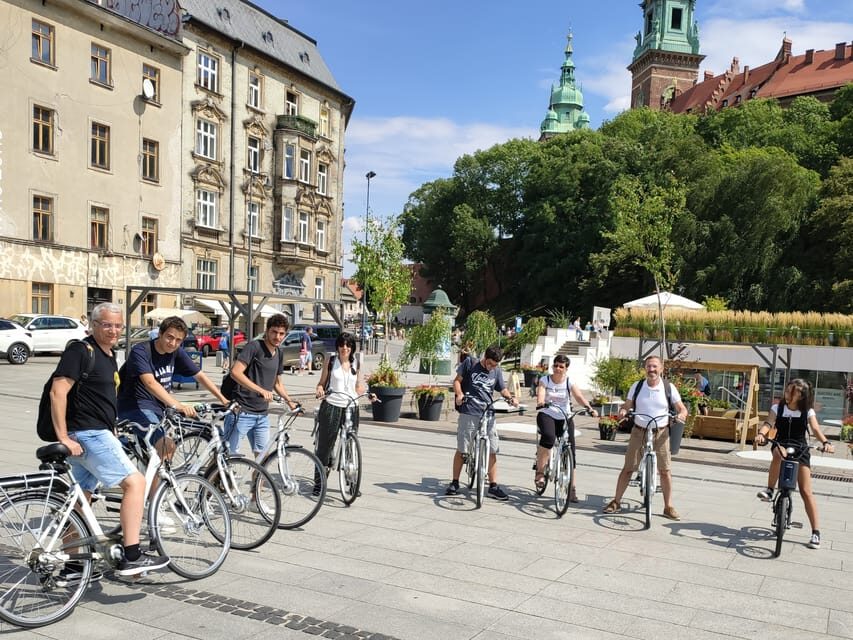 Krakow: Multilingual Tour On Electric Bikes - The e-bikes and headsets: the comfort and clarity combo