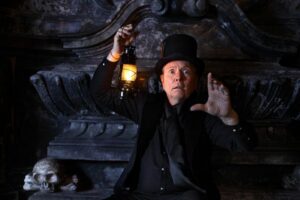 Krakow Night Tour: Ghosts, Vampires and Legends of the Old Town - Stop 1: Rynek Glowny Central Square and the Legend Web