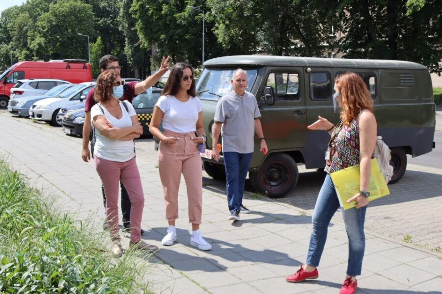 Krakow: Nowa Huta Guided Tour in Vintage Car - Lunch in Nowa Huta: Pierogi Comfort Without the Tourist Detour