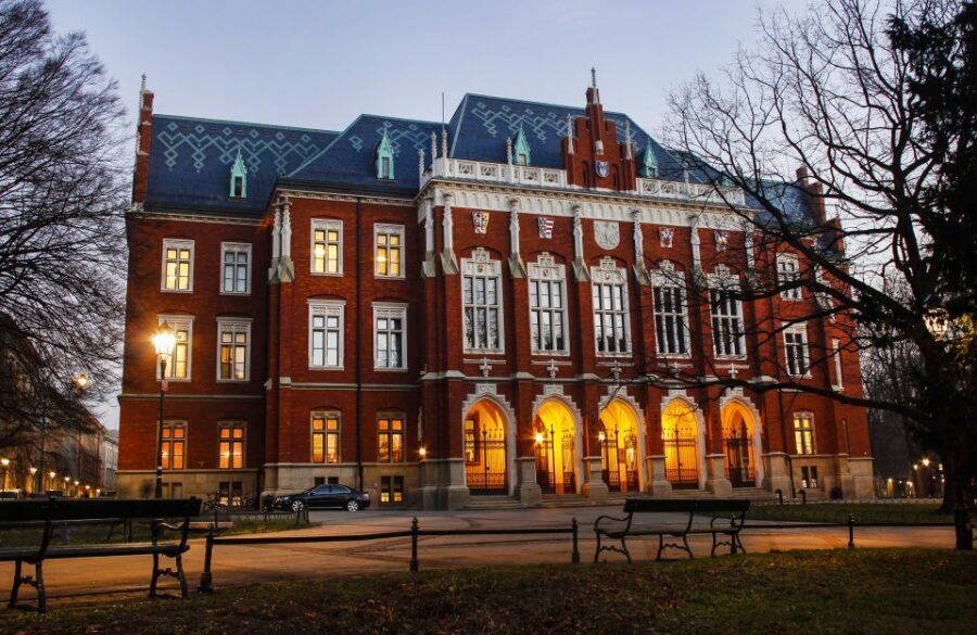 Krakow: Old Town Audio-Guided Walking Tour with Headset - Jagiellonian University secrets and Szczepanski Square’s skyline surprise