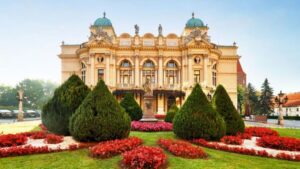 Krakow: Old Town Audioguided walking Tour - Grodzka Street under St. Peter and Paul: baroque roots without the lecture