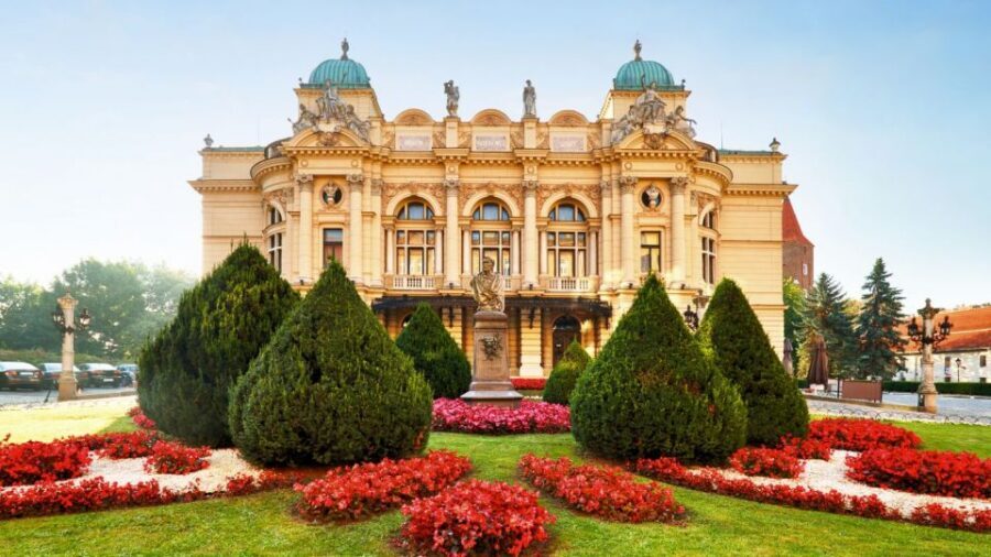 Krakow: Old Town Audioguided walking Tour - Grodzka Street under St. Peter and Paul: baroque roots without the lecture