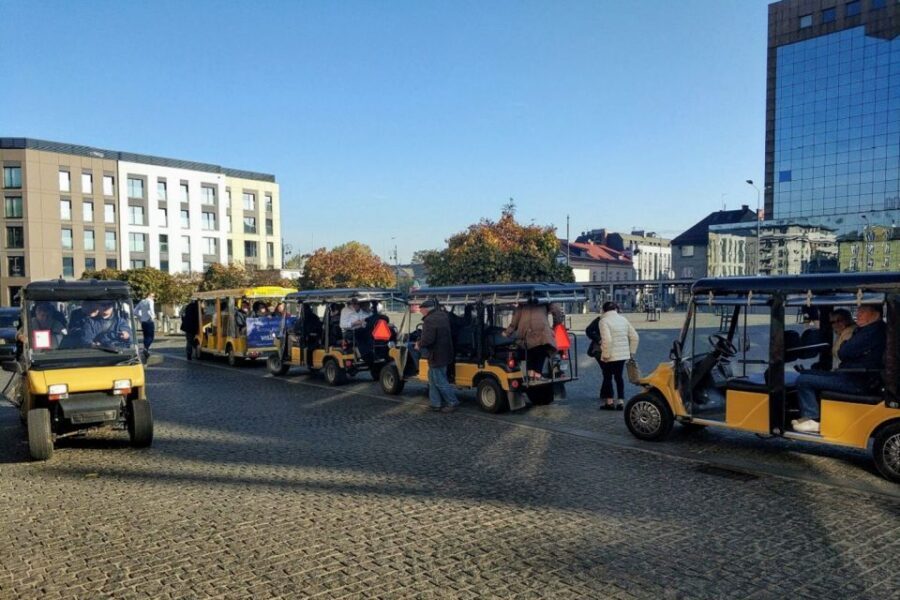 Krakow: Old Town, Ghetto, and Kazimierz Golf Cart Tour - Heading to Kazimierz: Wawel Castle views and a different neighborhood tempo