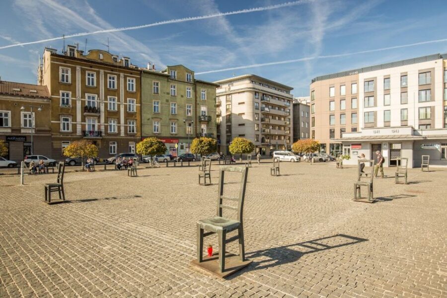 Krakow: Old Town, Ghetto, and Kazimierz Golf Cart Tour - Should you book this Krakow Old Town, Ghetto, and Kazimierz Golf Cart Tour?