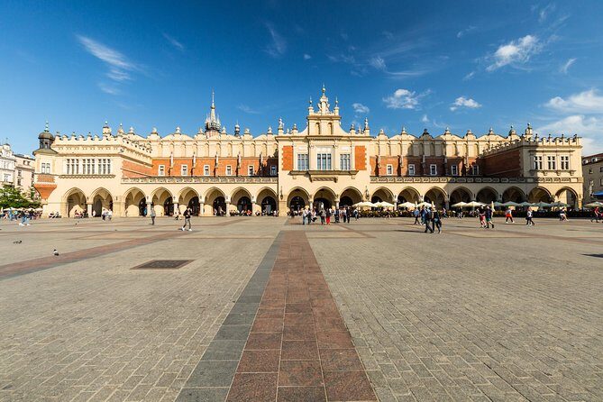 Krakow Old Town Guided Walking Tour - St. Mary’s Basilica at Rynek Główny: the Gothic showpiece in plain sight