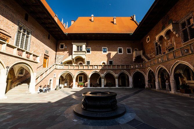 Krakow Old Town Guided Walking Tour - Wawel Hill viewpoint and the Wawel Royal Castle complex