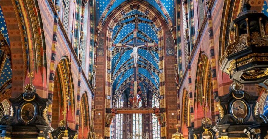 Krakow: Old Town short walk with St. Mary's Basilica visit - Cloth Hall and the Renaissance Face of the Market