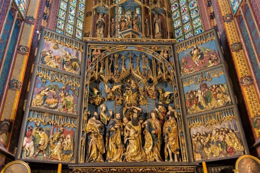 Krakow: Old Town short walk with St. Mary's Basilica visit - Price and Value: What $26 Really Buys You