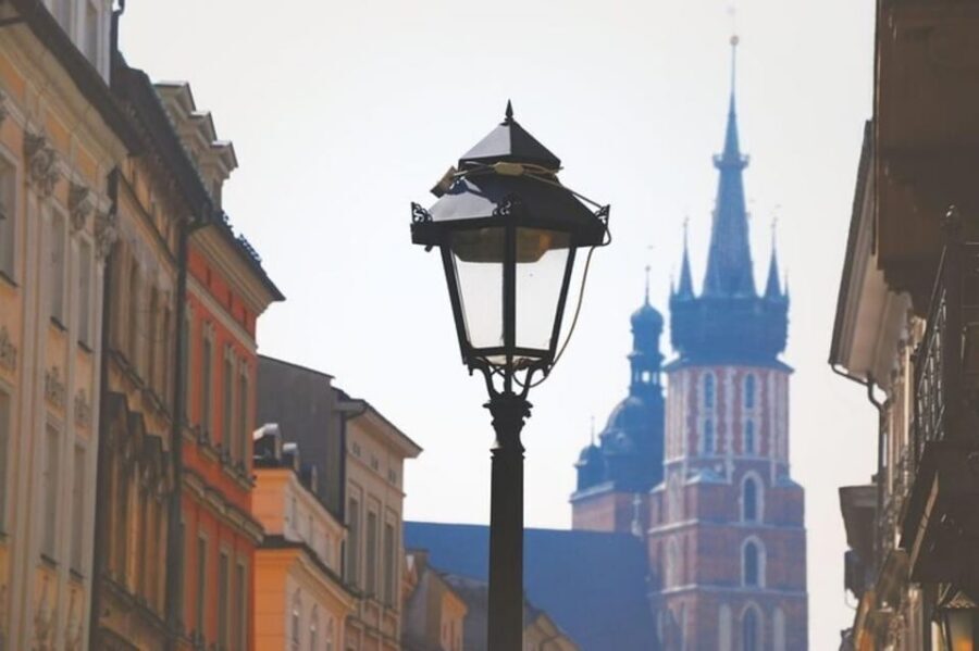 Krakow : Old Town Walking Tour With A guide - Where you meet: Szpitalna and the Grodzka 21 area