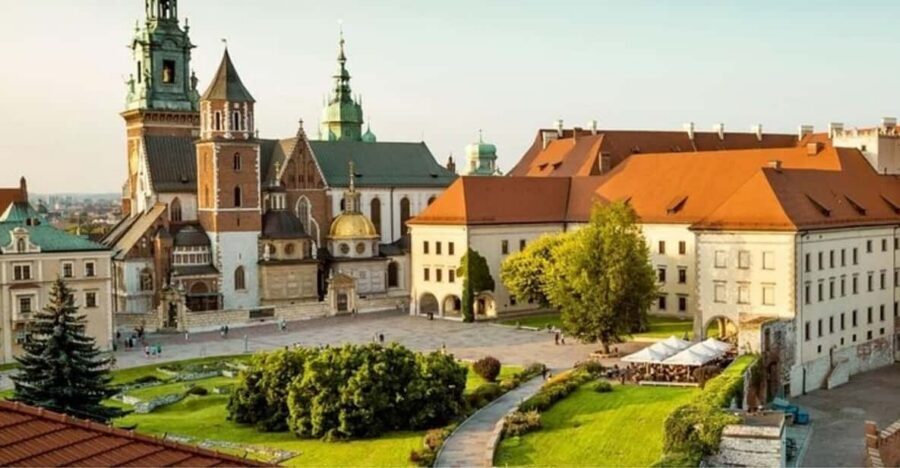 Krakow : Old Town Walking Tour With A guide - Old Town lanes: small streets, practical street-smart context