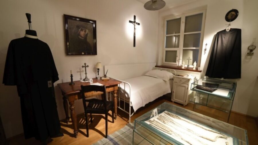 Krakow: Pope John Paul II Guided Tour with Home & Sanctuary - Van ride and guide style: what the narration actually looks like