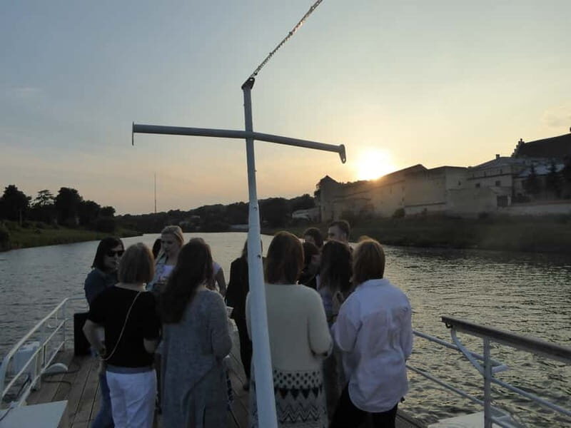 Krakow: Private Evening Boat Tour - Comfort and boat size: what up to 12 really means