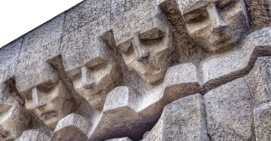Krakow: River Cruise & Guided Visit to Former Plaszow Camp - The 3-hour flow: cruise, Podgórze memorial, Plaszow camp