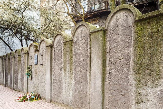 Kraków: Schindler's Factory and Former Ghetto Tour - Stop 1: Plac Bohaterow Getta (Ghetto Heroes Square) and what to focus on