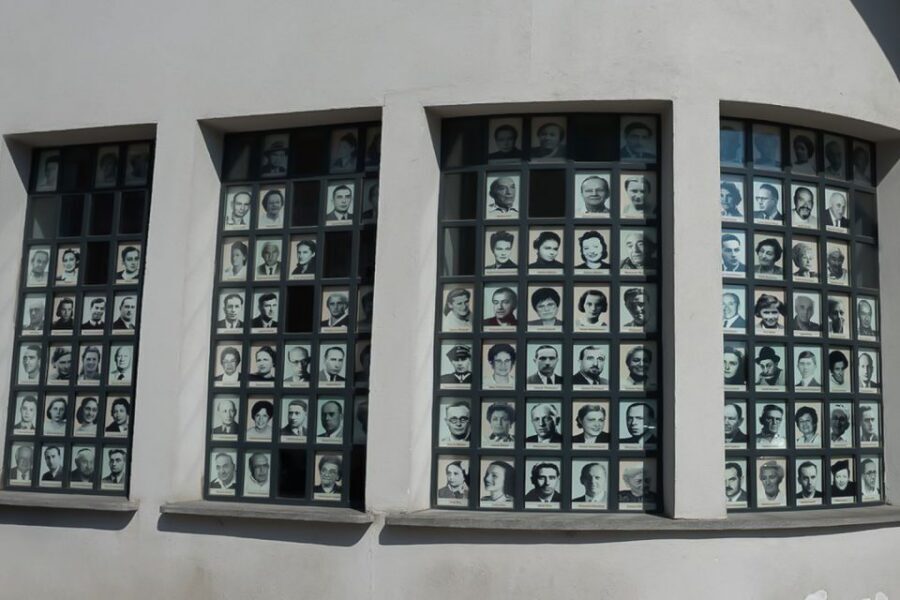Krakow: Schindler's Factory & Ghetto Guided Tour - Under the Eagle Pharmacy: Tadeusz Pankiewicz’s choice to help