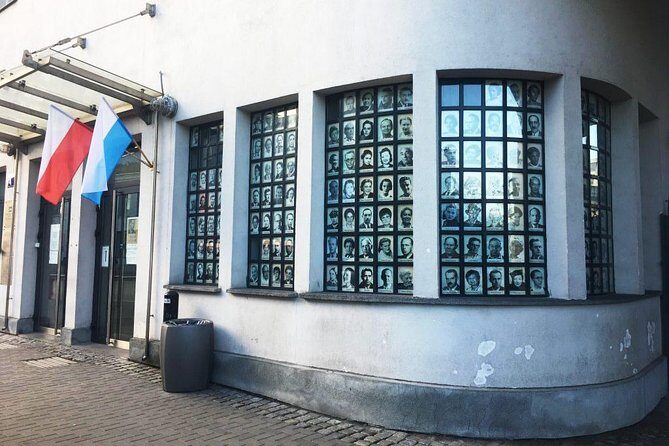Krakow: Schindler's Factory & Ghetto & Plaszow Camp Guided Tour - Stop 2: A 12-meter Ghetto Wall Fragment and what that plaque is really doing