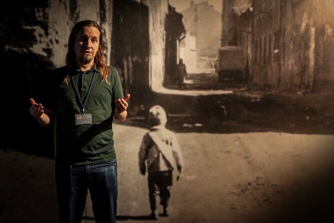 Krakow Schindler's Factory Museum Guided Tour in English - The yellow umbrella meet-up and where the tour begins