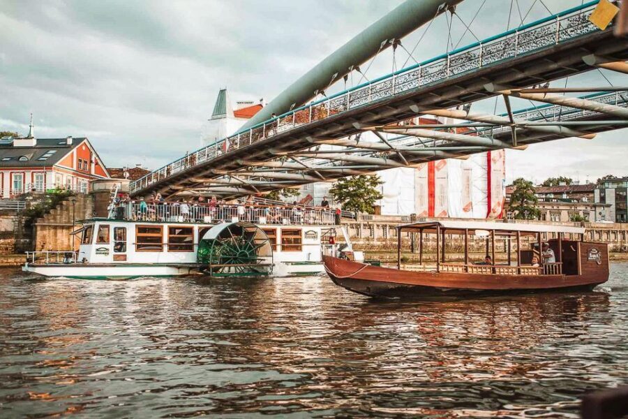Krakow: Sightseeing Cruise by Vistula River - Grunwald Bridge to Piłsudski Bridge: big structures, good angles