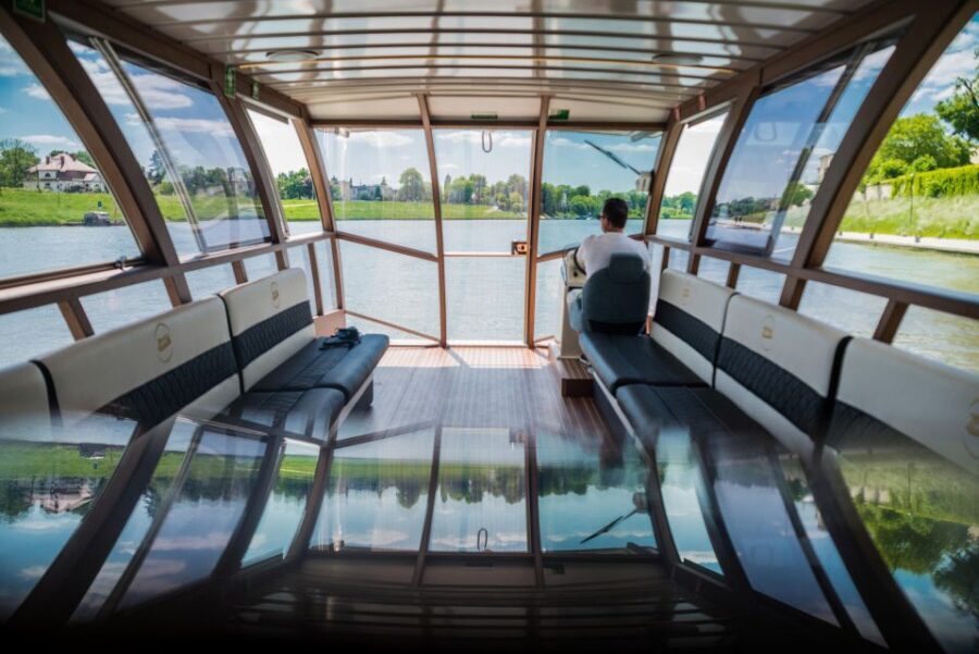 Krakow: Sightseeing Cruise on Vistula River with Audio Guide - Why a one-hour Vistula cruise is a smart Krakow plan