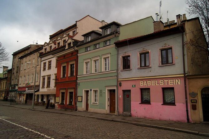 Krakow: Skip-the-line Oskar Schindler’s Museum Private Tour - Inside the museum: what your guide helps you notice